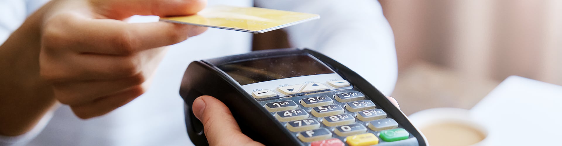 Customer paying bill using contactless card machine